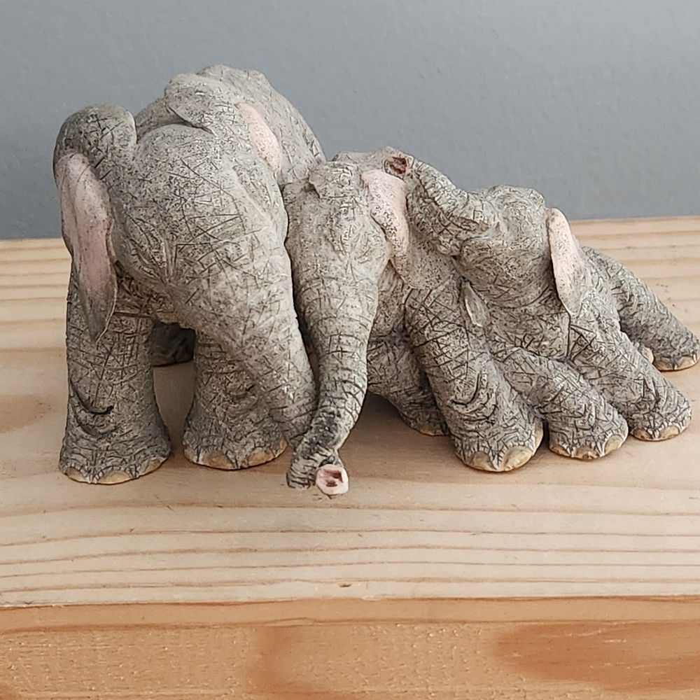 Tuskers Peace & Quiet 3 Elephant Family Sculpture CA91421